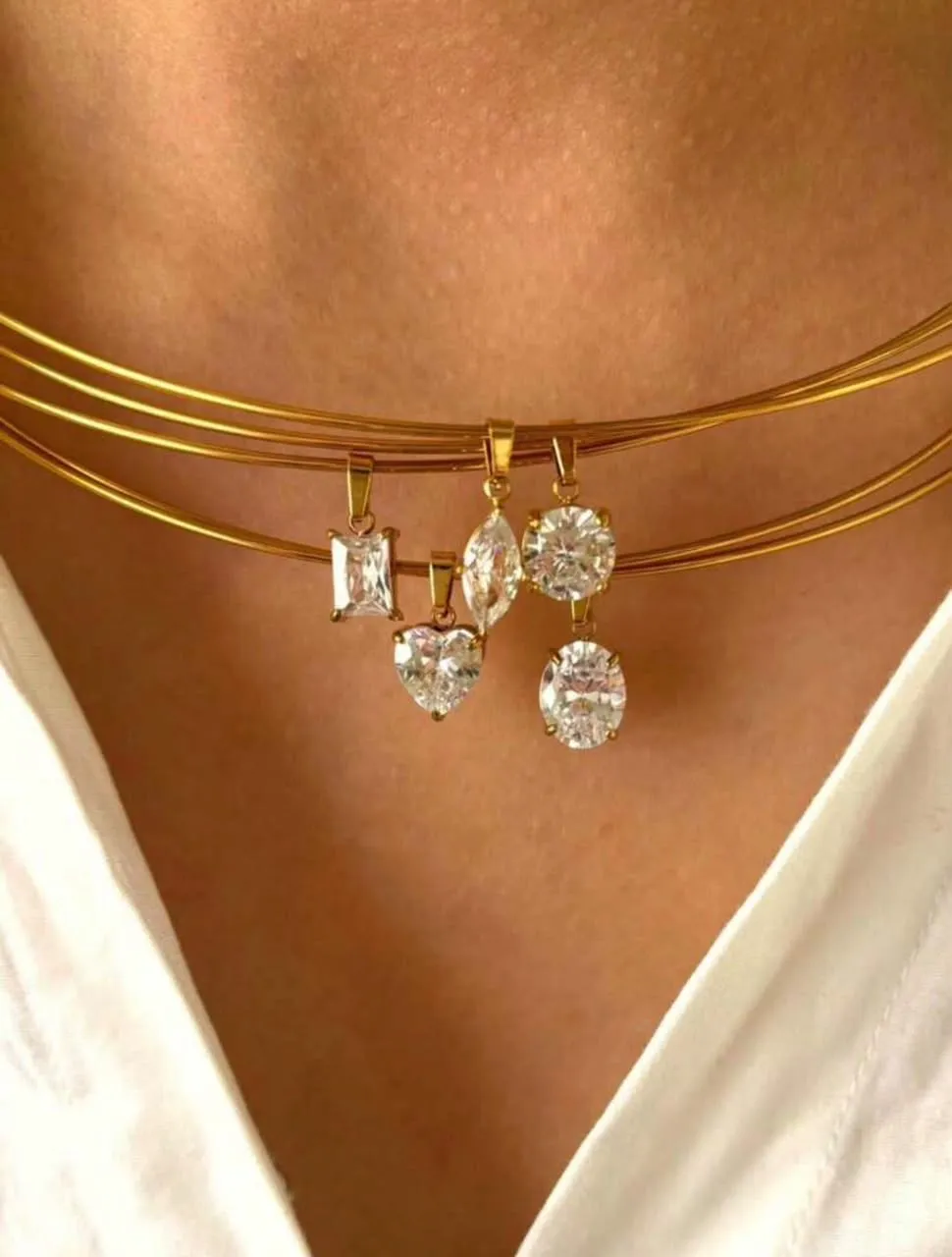 Collares dorados con circonias